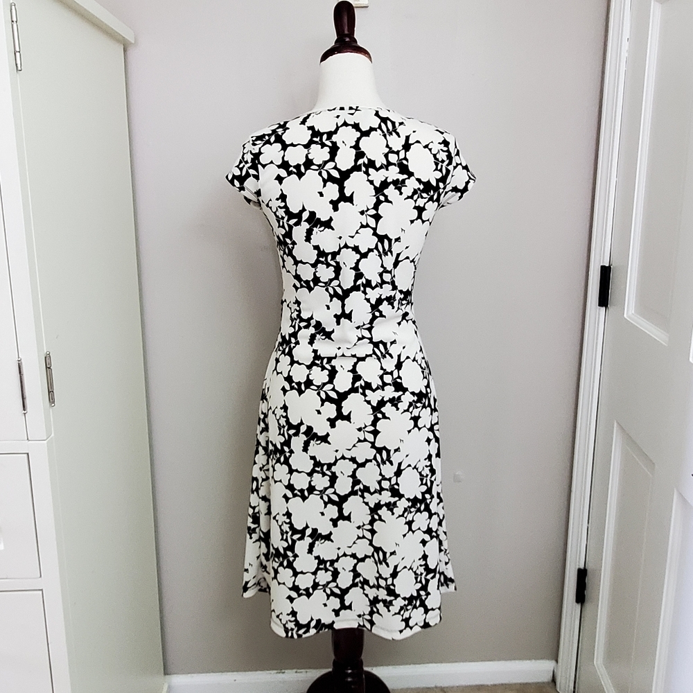 ๐ฅ3/$25๐ฅ Rena Rowan Floral Dress - Picture 5 of 9